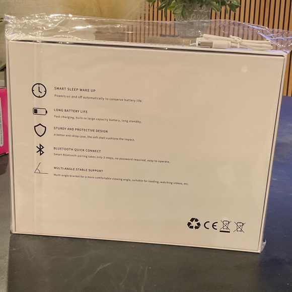 Wireless Keyboard Case for Tablets - Black - Picture 3 of 3